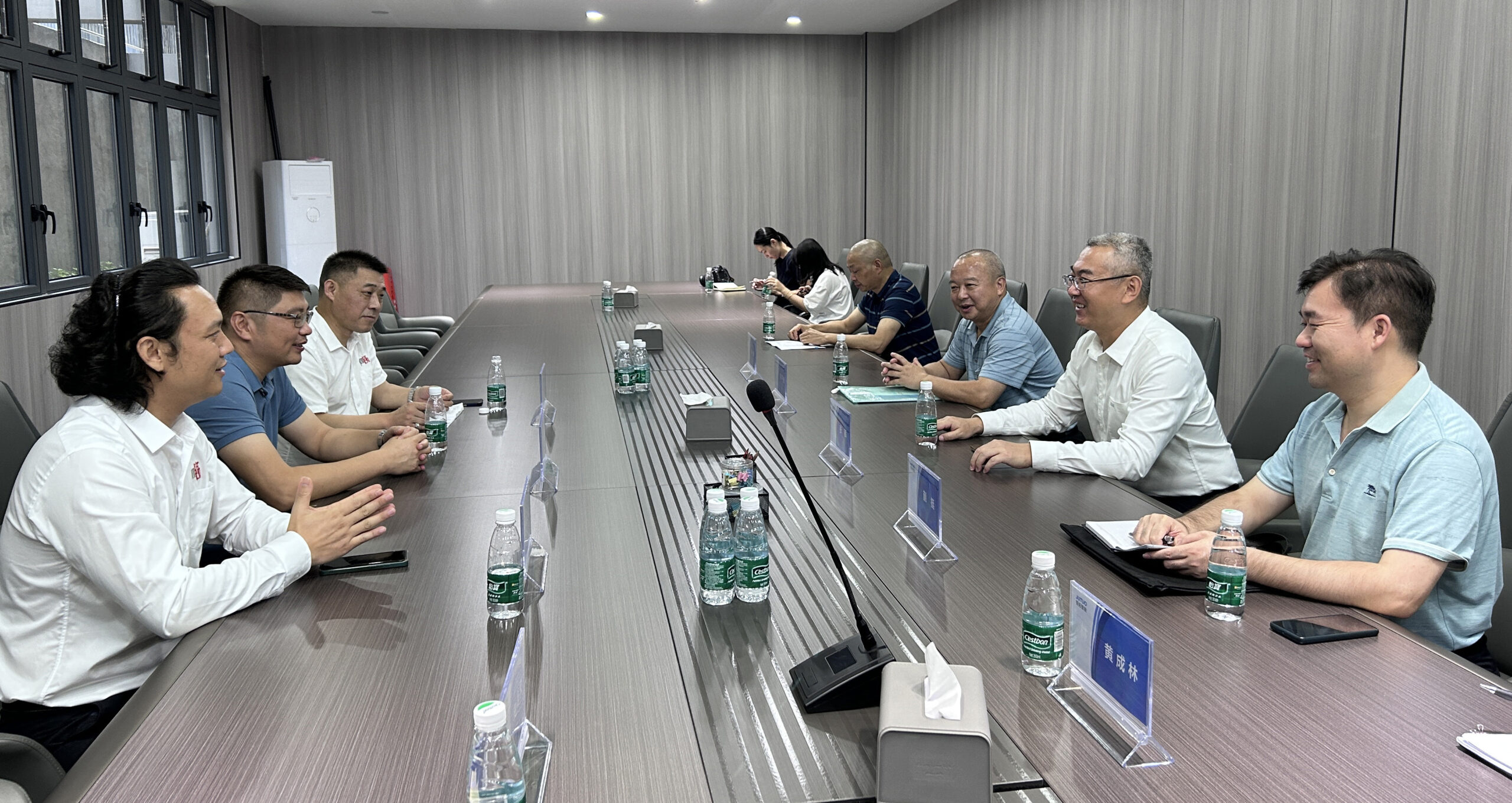 【领导关怀】韶关市副市长、市公安局局长张岩一行莅临广东钜拓智能装备有限公司调研指导工作 - 钜拓动态 - 5