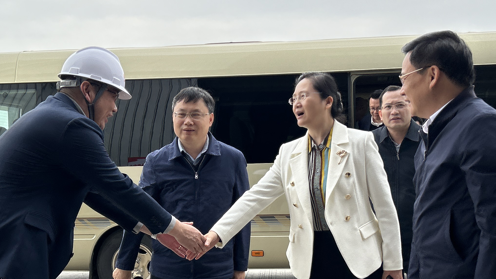 【领导关怀】广东省工业和信息化厅吴红副厅长一行莅临广东钜拓智能装备有限公司考察调研 - 聚焦CNC - 1