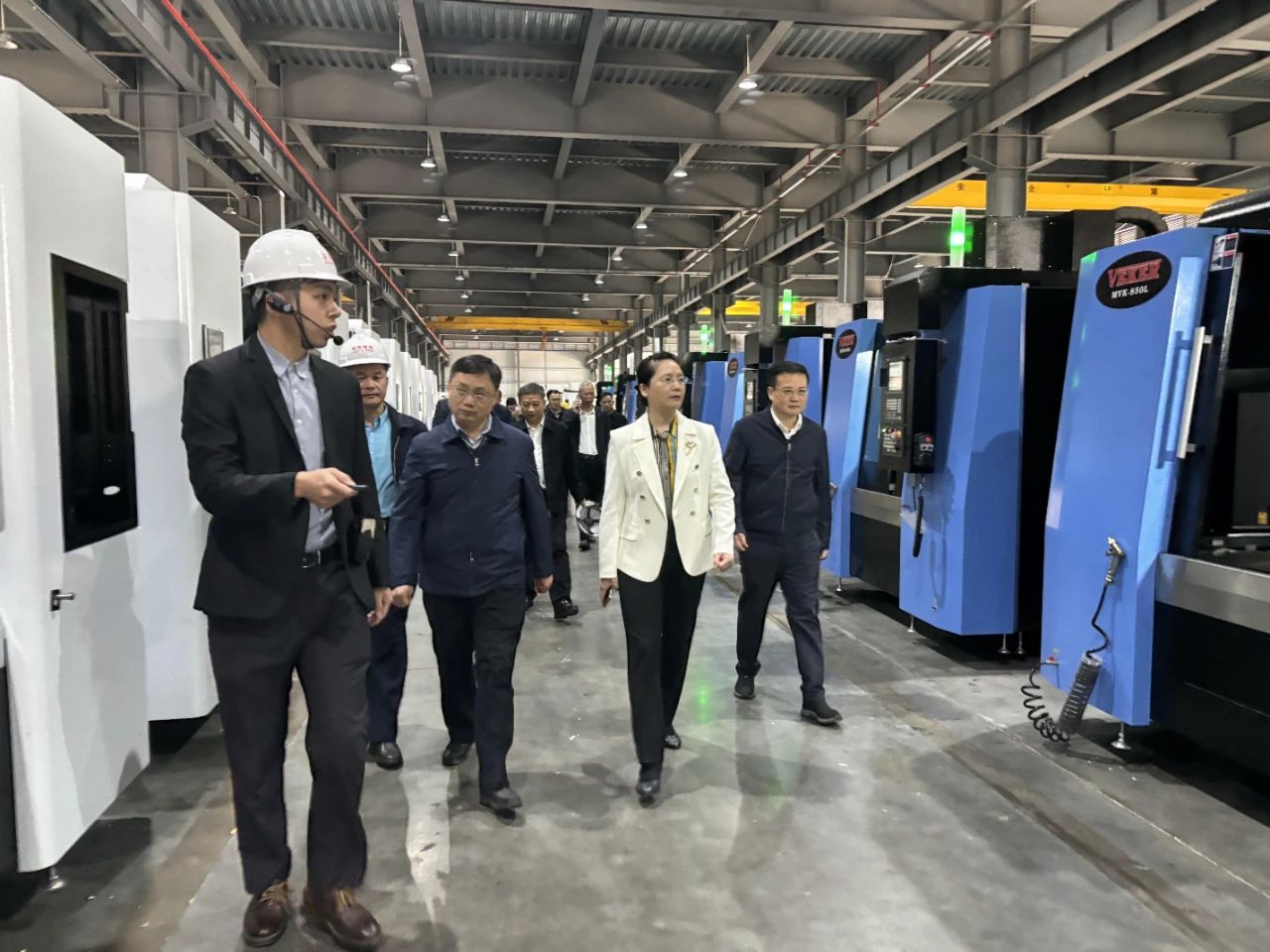 【领导关怀】广东省工业和信息化厅吴红副厅长一行莅临广东钜拓智能装备有限公司考察调研 - 聚焦CNC - 2