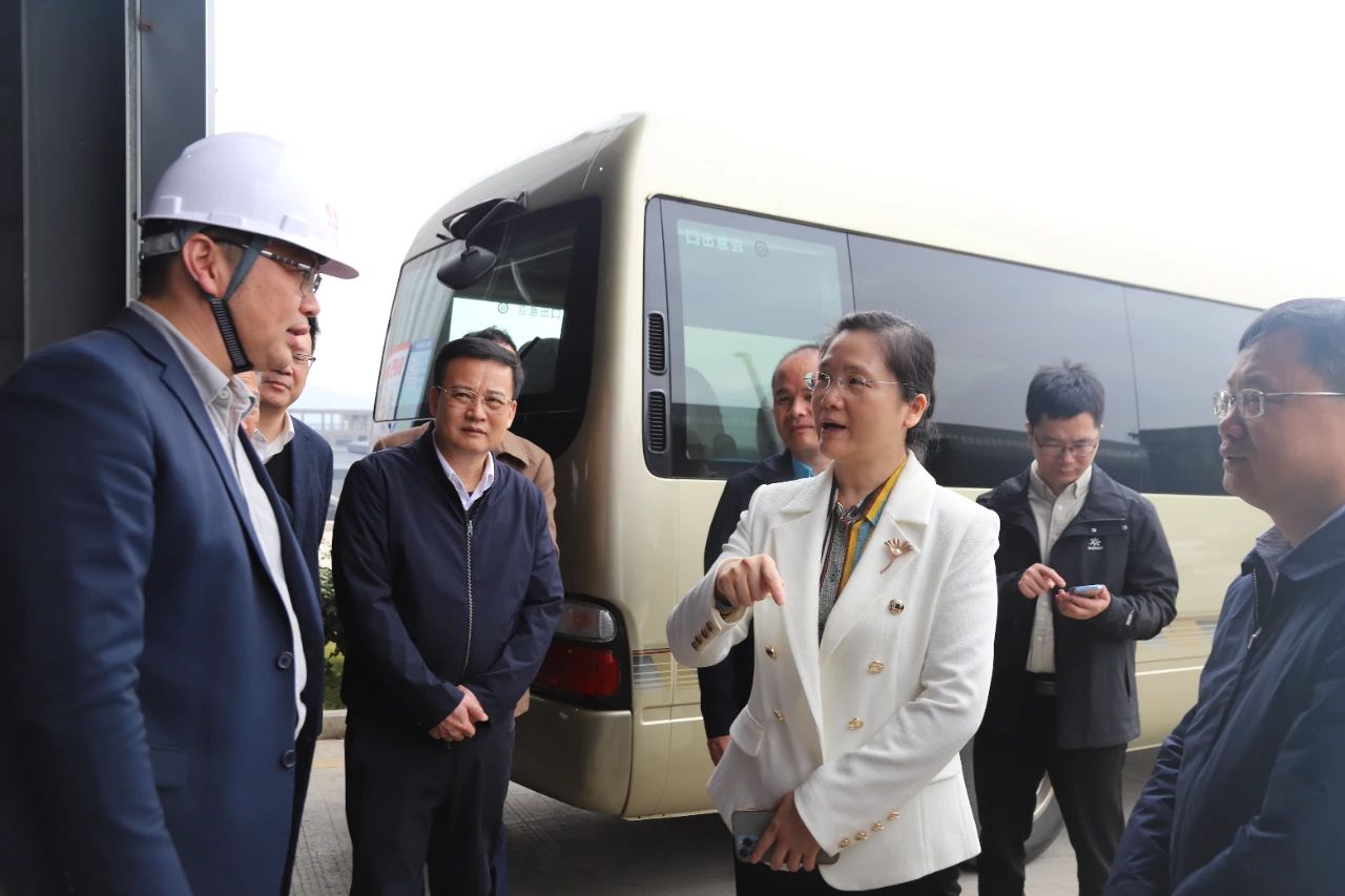 【领导关怀】广东省工业和信息化厅吴红副厅长一行莅临广东钜拓智能装备有限公司考察调研 - 聚焦CNC - 4